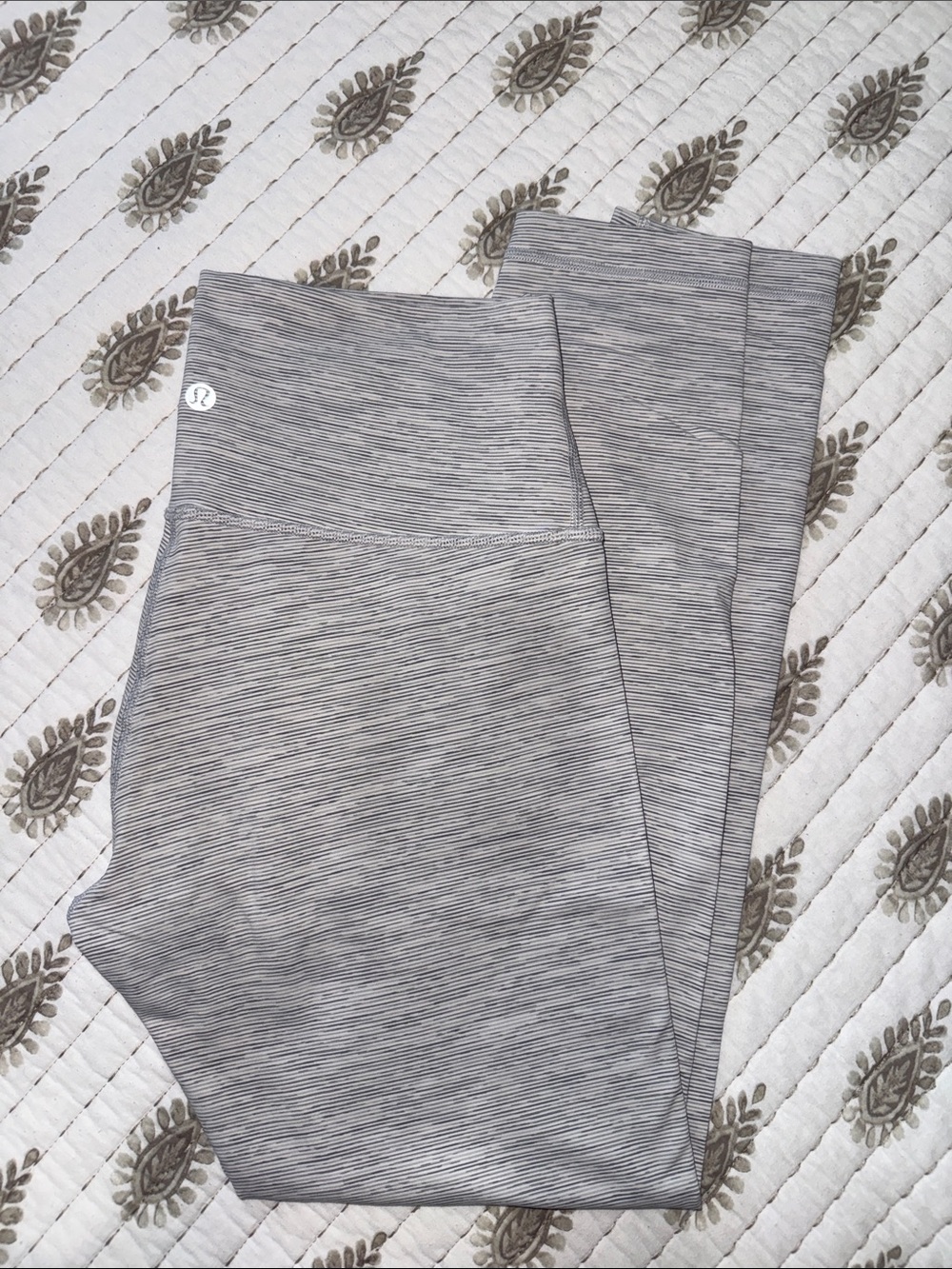 Lululemon High-Rise Align leggings 25” heathered light gray